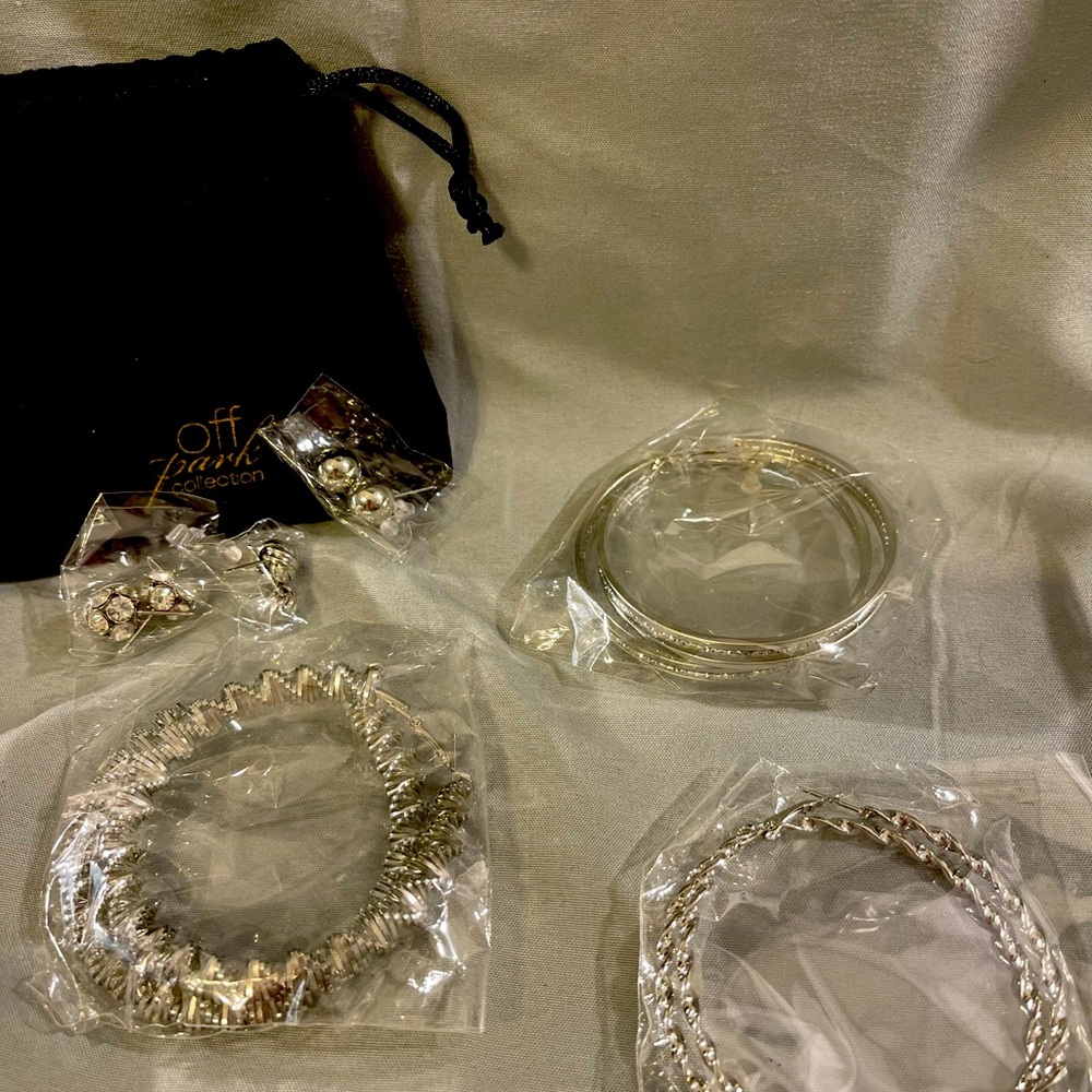 Off Park Collection earring set